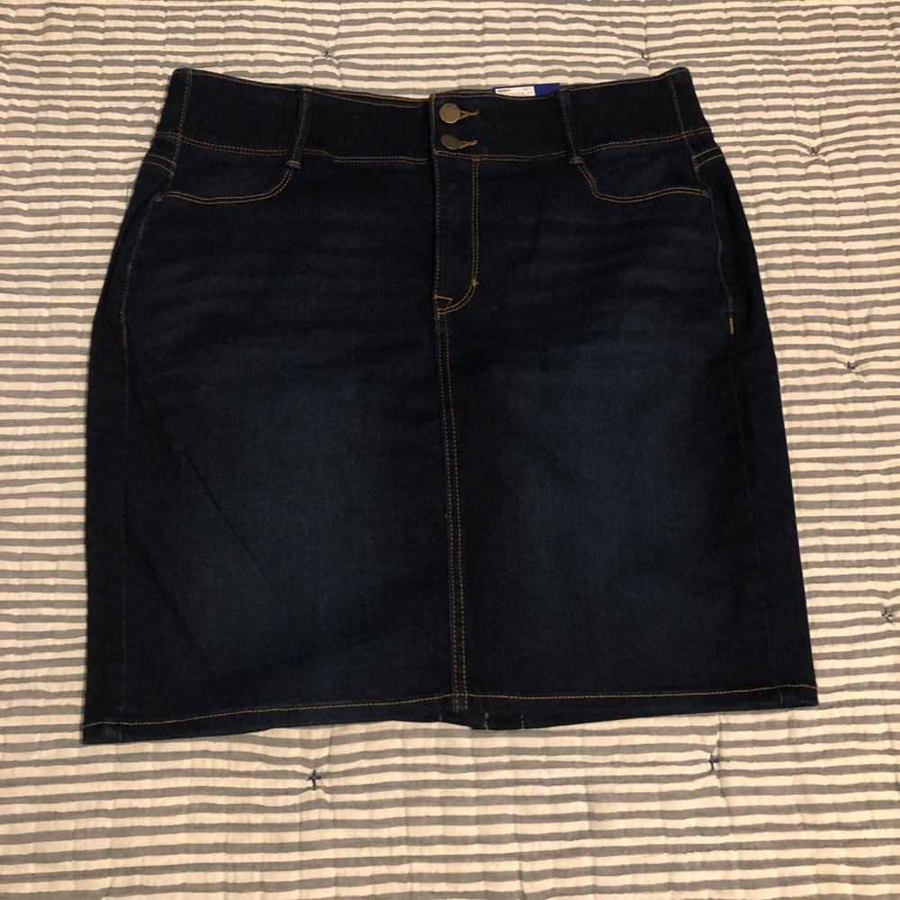 APT 9 SKIRT SLIMMING NWT SIZE 14 dark wash denim